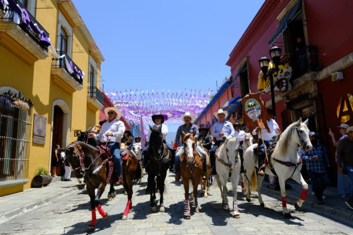 Con alegría y tradición, celebran cabalgata del Festival Primavera Rodolfo Morales