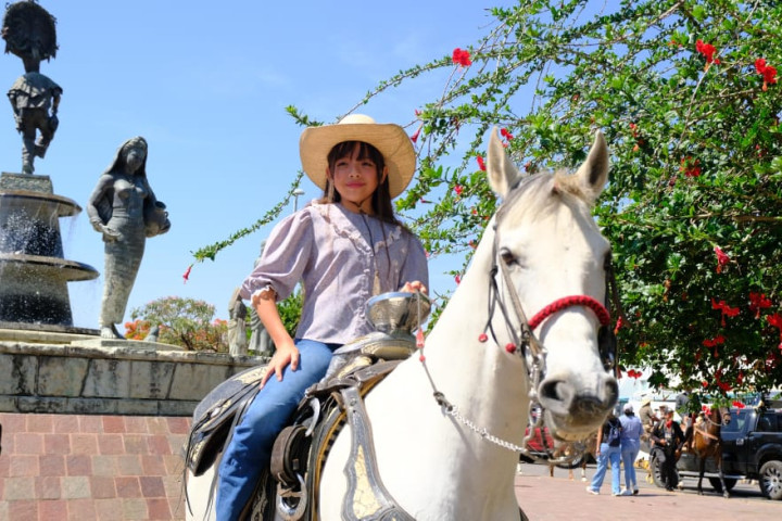 Con alegría y tradición, celebran cabalgata del Festival Primavera Rodolfo Morales
