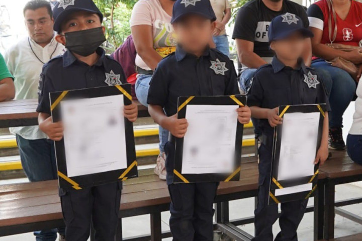 Secretaría de Seguridad Vecinal nombra a tres niños como Policías Honorarios