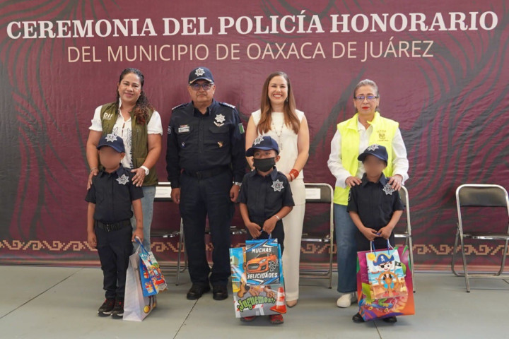 Secretaría de Seguridad Vecinal nombra a tres niños como Policías Honorarios