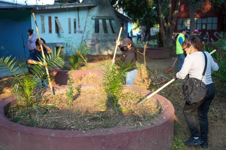 Encabeza Ray Chagoya tequio vecinal en Cinco Señores