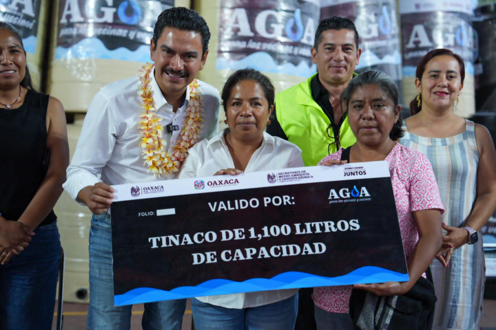 Entrega de tinacos en la Agencia de Dolores beneficia a familias oaxaqueñas