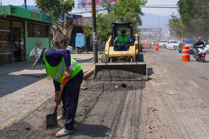 Municipio de Oaxaca de Juárez y Gobierno del Estado refuerzan acciones de bacheo en vialidades de la capital