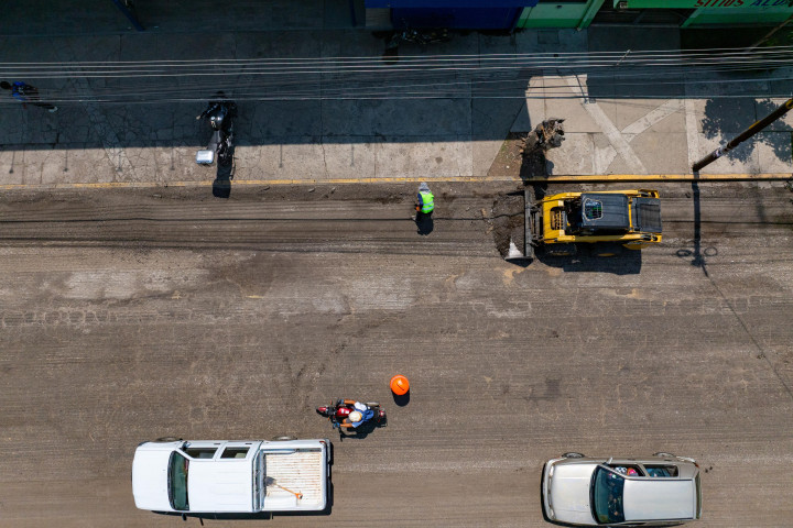 Municipio de Oaxaca de Juárez y Gobierno del Estado refuerzan acciones de bacheo en vialidades de la capital
