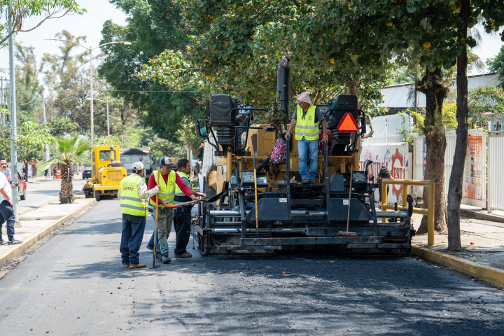 Municipio de Oaxaca de Juárez y Gobierno del Estado refuerzan acciones de bacheo en vialidades de la capital