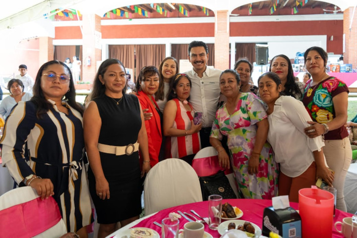 Ray Chagoya reconoce a las madres trabajadoras del Municipio de Oaxaca de Juárez