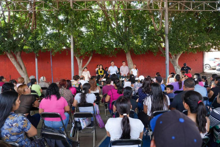 Ray Chagoya atiende compromisos en Santa Rosa Panzacola