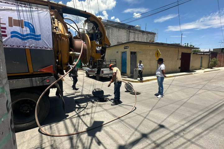Refuerzan seguridad hídrica con programa “Destape al Drenaje” en Oaxaca de Juárez