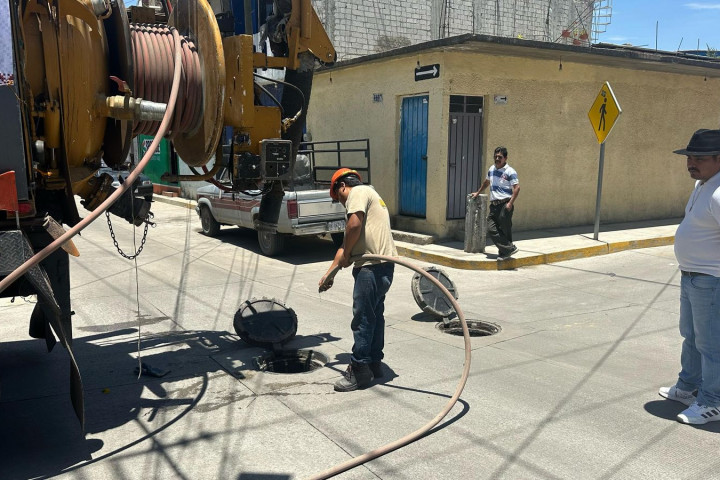 Refuerzan seguridad hídrica con programa “Destape al Drenaje” en Oaxaca de Juárez