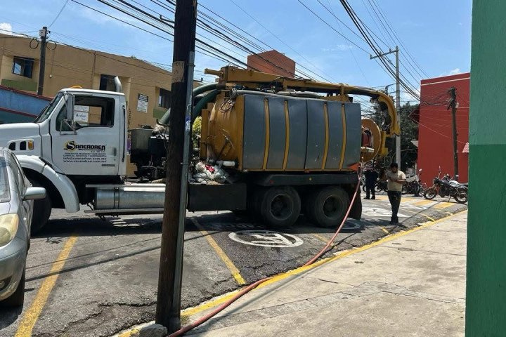 Refuerzan seguridad hídrica con programa “Destape al Drenaje” en Oaxaca de Juárez