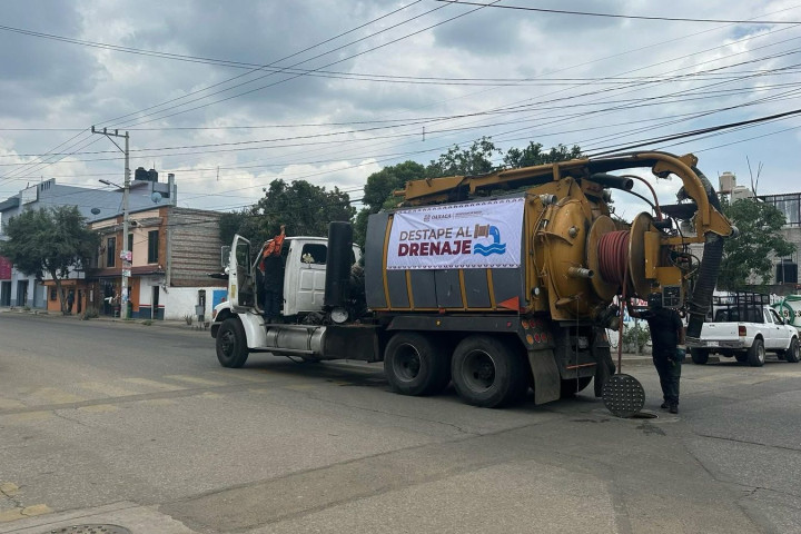 Refuerzan seguridad hídrica con programa “Destape al Drenaje” en Oaxaca de Juárez