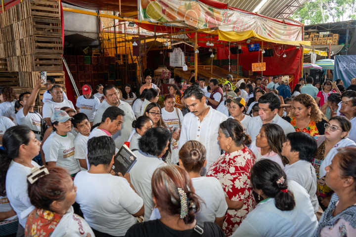 Ray Chagoya impulsa Mega Lectura en la Central de Abasto como estrategia de paz y convivencia