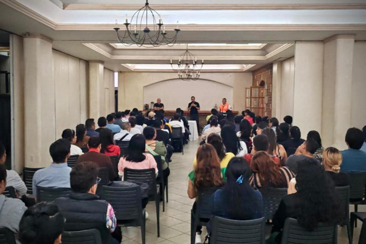 Capacitan a trabajadores del sector restaurantero en protocolos de Protección Civil