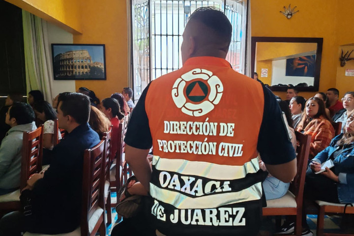 Capacitan a trabajadores del sector restaurantero en protocolos de Protección Civil