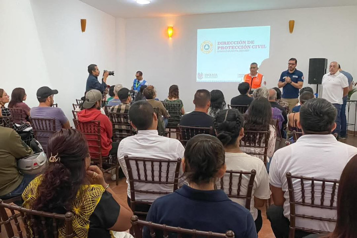 Capacitan a trabajadores del sector restaurantero en protocolos de Protección Civil