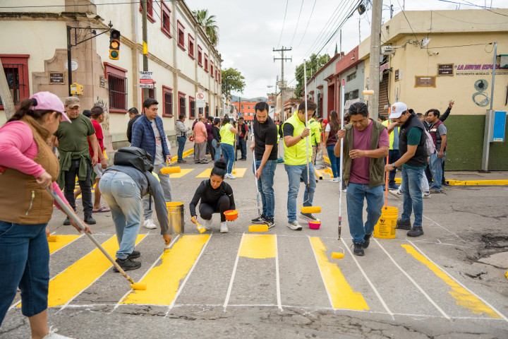 Tequio vecinal fortalece la limpieza y el orden en el Centro Histórico