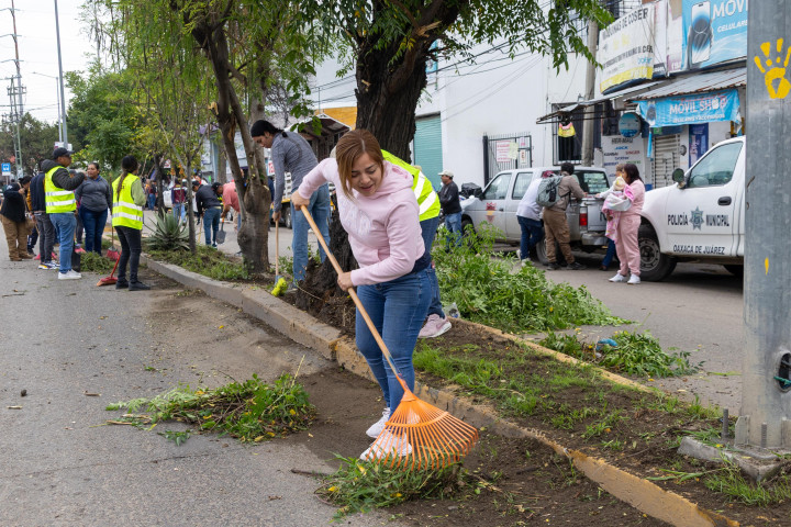 Tequios vecinales mejoran imagen urbana de Oaxaca de Juárez