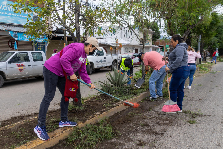 Tequios vecinales mejoran imagen urbana de Oaxaca de Juárez