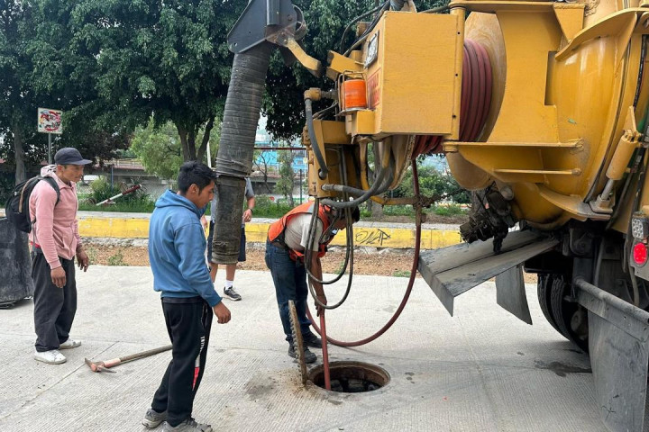Con Destape al drenaje se fortalece infraestructura pluvial en Oaxaca de