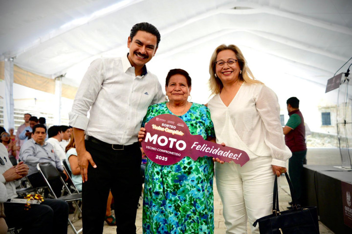 Gobierno municipal de Oaxaca de Juárez reconoce a contribuyentes responsables