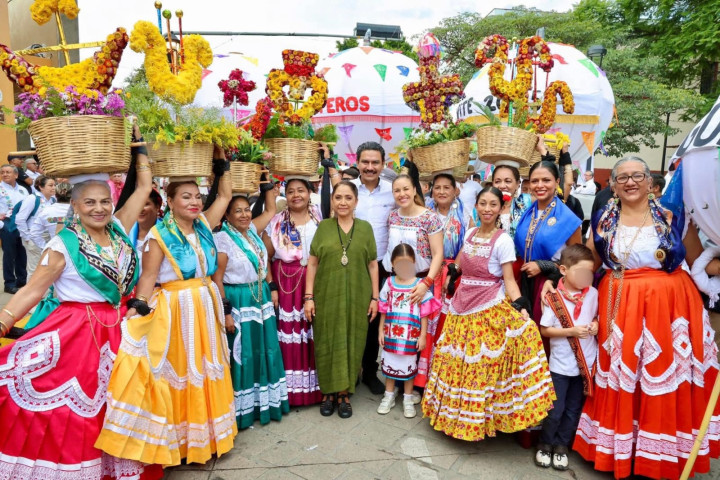 Oaxaca de Juárez celebra el Primer Encuentro de Chinas Oaxaqueñas, Marmoteros y Faroleros