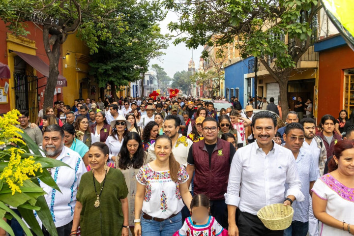 Oaxaca de Juárez celebra el Primer Encuentro de Chinas Oaxaqueñas, Marmoteros y Faroleros