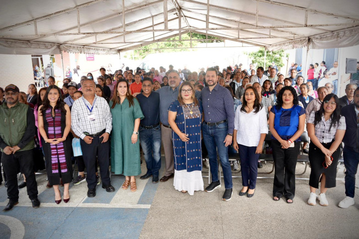 El Centro de Bienestar Vecinal llega a la Central de Abasto para acercar servicios a comerciantes y vecinos