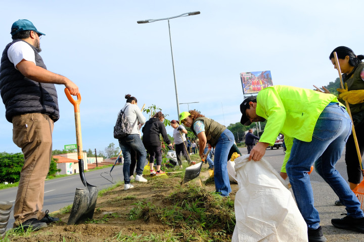Con Tequio vecinal luce nuevo rostro la agencia de Santa Rosa