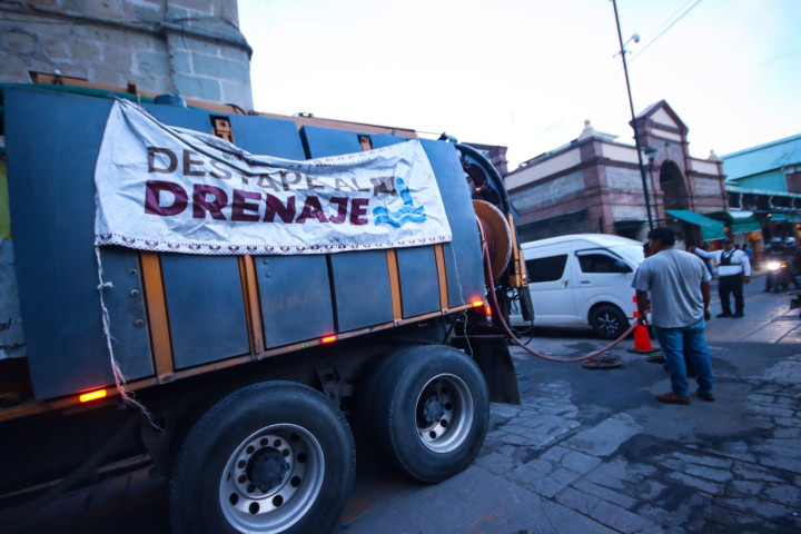 Municipio refuerza limpieza y mantenimiento de alcantarillado en Oaxaca de Juárez