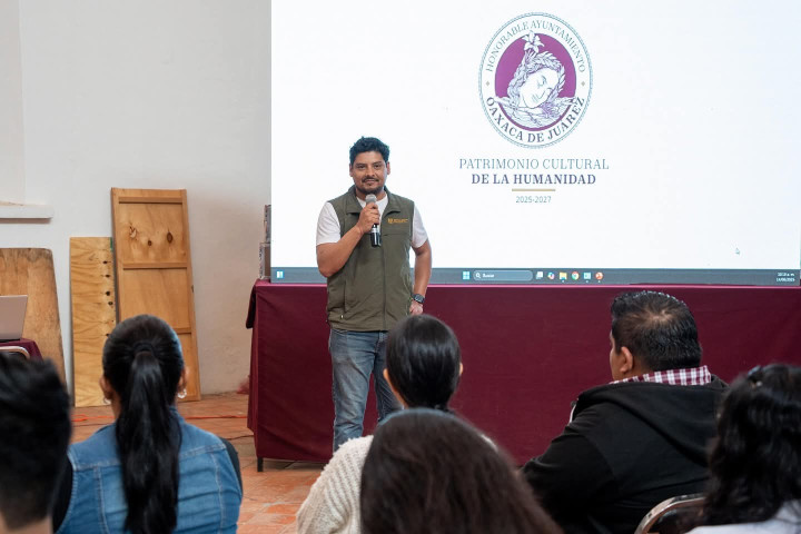 Impulsan a juventudes emprendedoras con feria en el Palacio Municipal