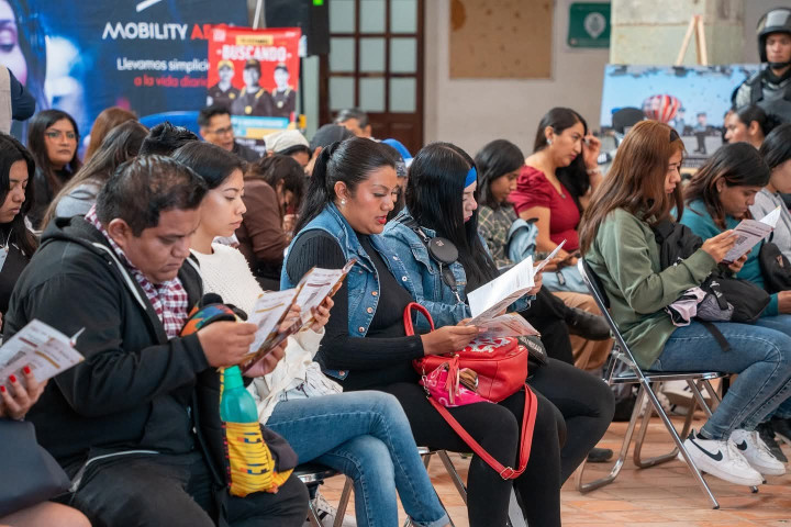 Impulsan a juventudes emprendedoras con feria en el Palacio Municipal
