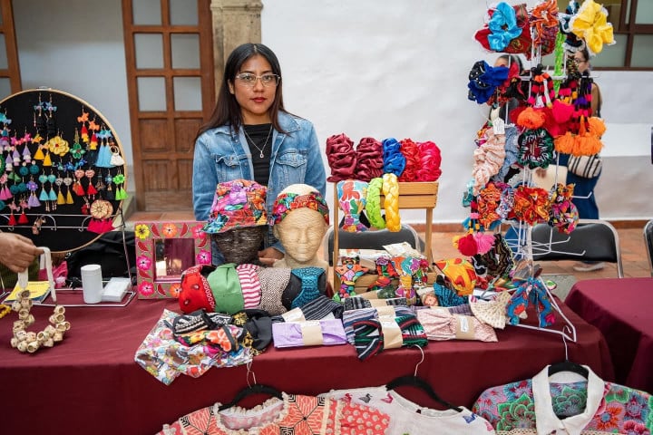 Impulsan a juventudes emprendedoras con feria en el Palacio Municipal