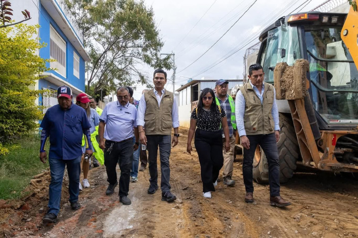 Avanzan con éxito programas de obras públicas en agencias y colonias de la capital