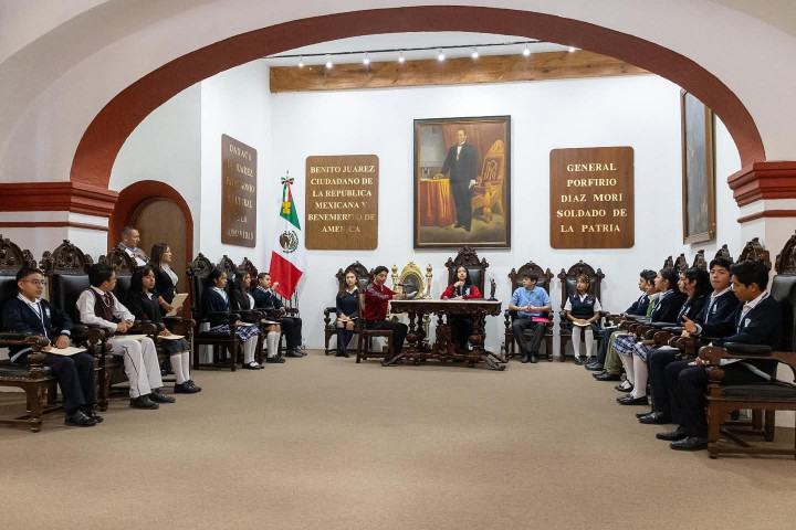 Juventud oaxaqueña toma la palabra en el Cabildo Juvenil 2025