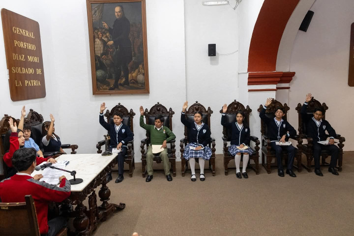 Juventud oaxaqueña toma la palabra en el Cabildo Juvenil 2025