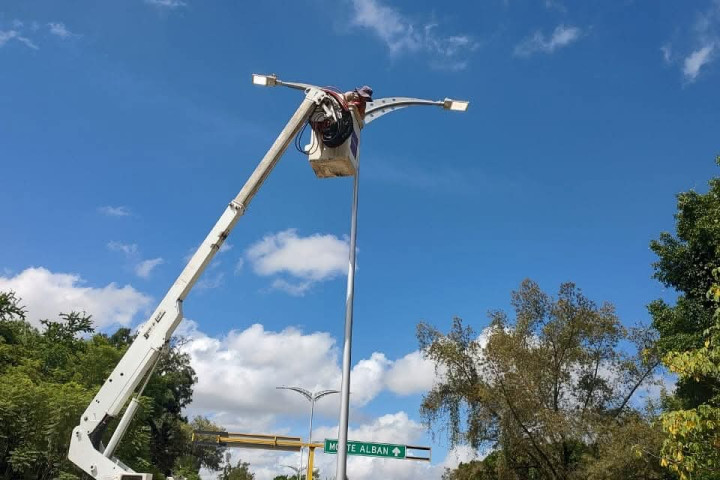 Municipio de Oaxaca de Juárez mejora servicios vecinales para una ciudad más iluminada y segura