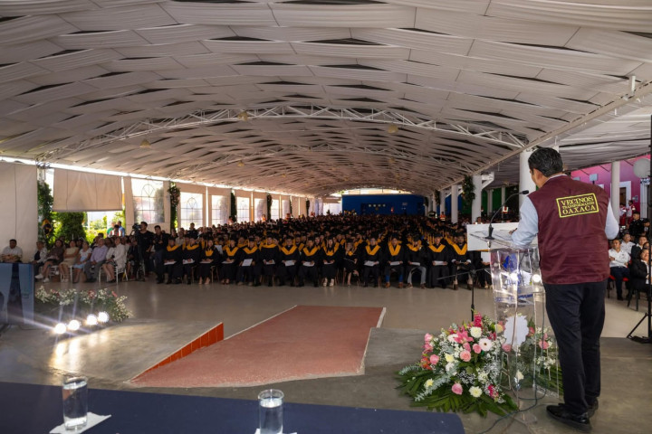 Ray Chagoya reconoce el esfuerzo y compromiso de la juventud oaxaqueña