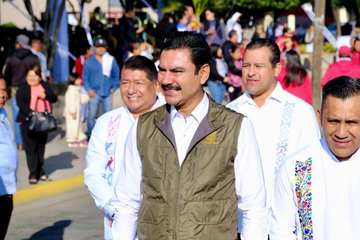 Oaxaca de Juárez vive un desfile cívico-deportivo en paz y con gran participación ciudadana