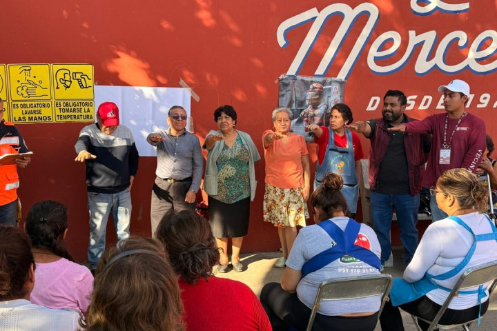 Continúa la toma de protesta de Unidades Internas de Protección Civil en mercados municipales