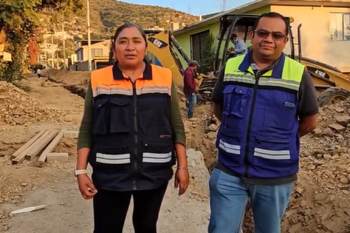 Avanza la construcción de drenaje sanitario en Pueblo Nuevo