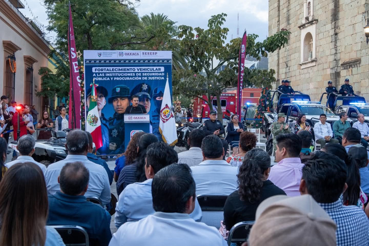 Municipio de Oaxaca de Juárez refuerza la seguridad con entrega de patrullas