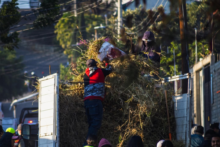 Vecinas y vecinos de la colonia Volcanes se suman al Tequio Vecinal por entornos más seguros