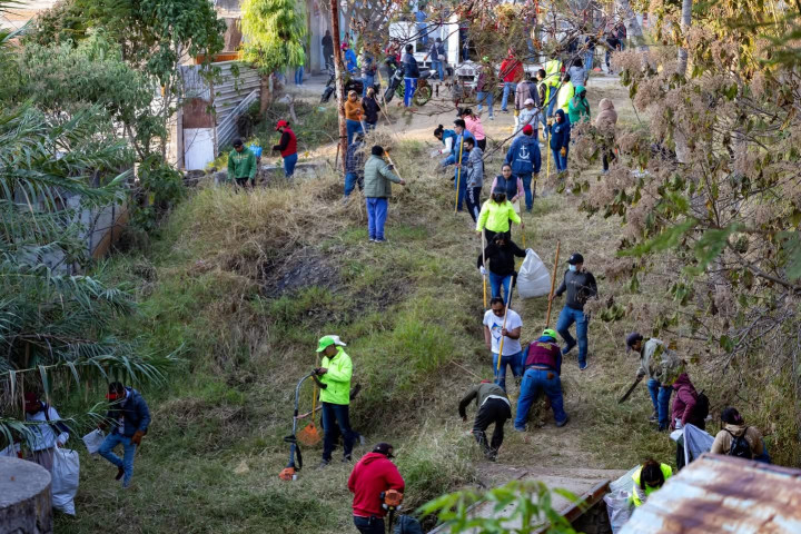 Vecinas y vecinos de la colonia Volcanes se suman al Tequio Vecinal por entornos más seguros